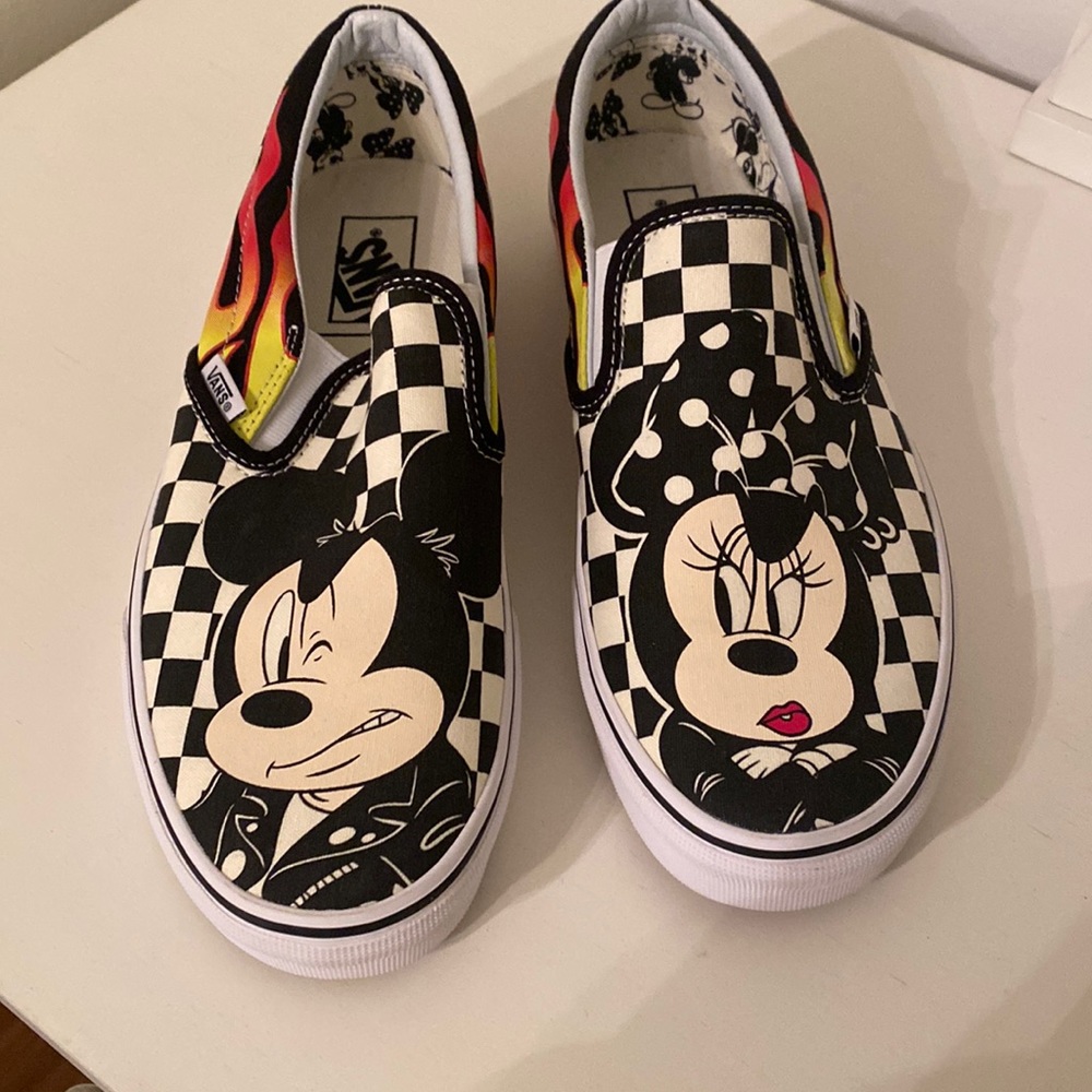 Classic slip-on! (Disney) Mickey & Minnie!